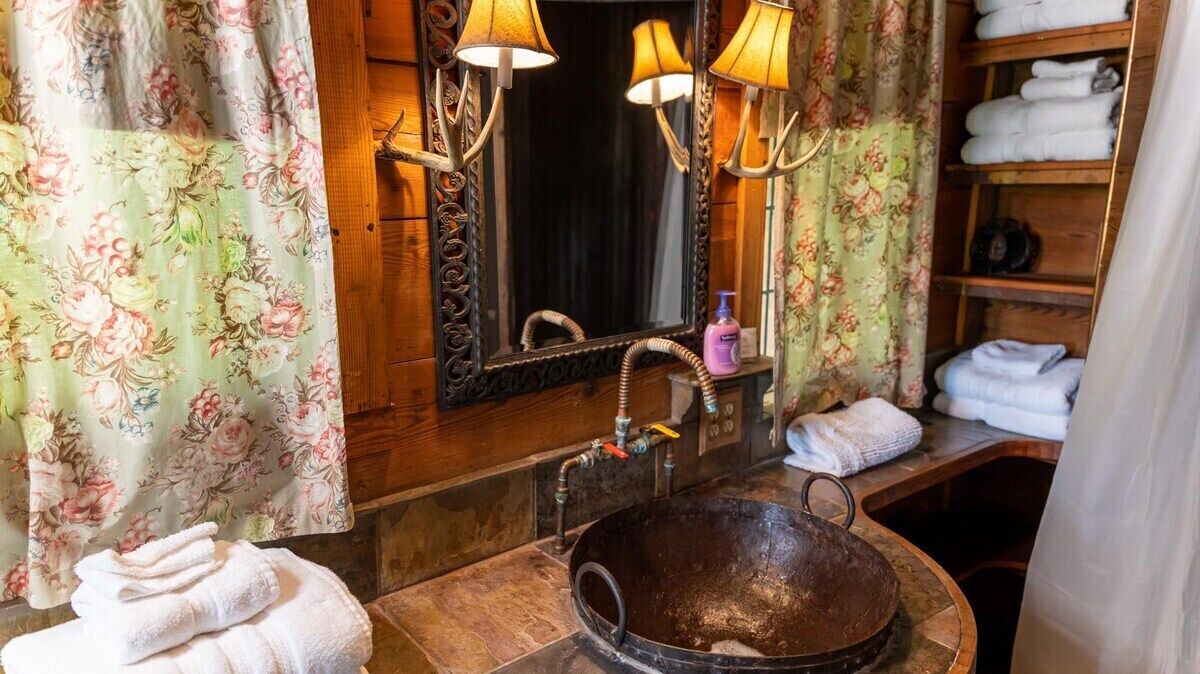 Photo of Bathroom in Satin