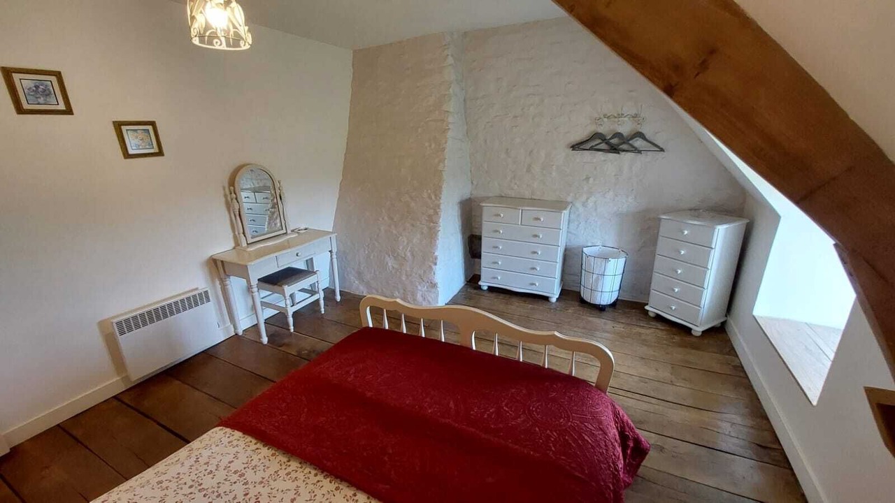 Photo of Bedroom in Cherence-le-Heron