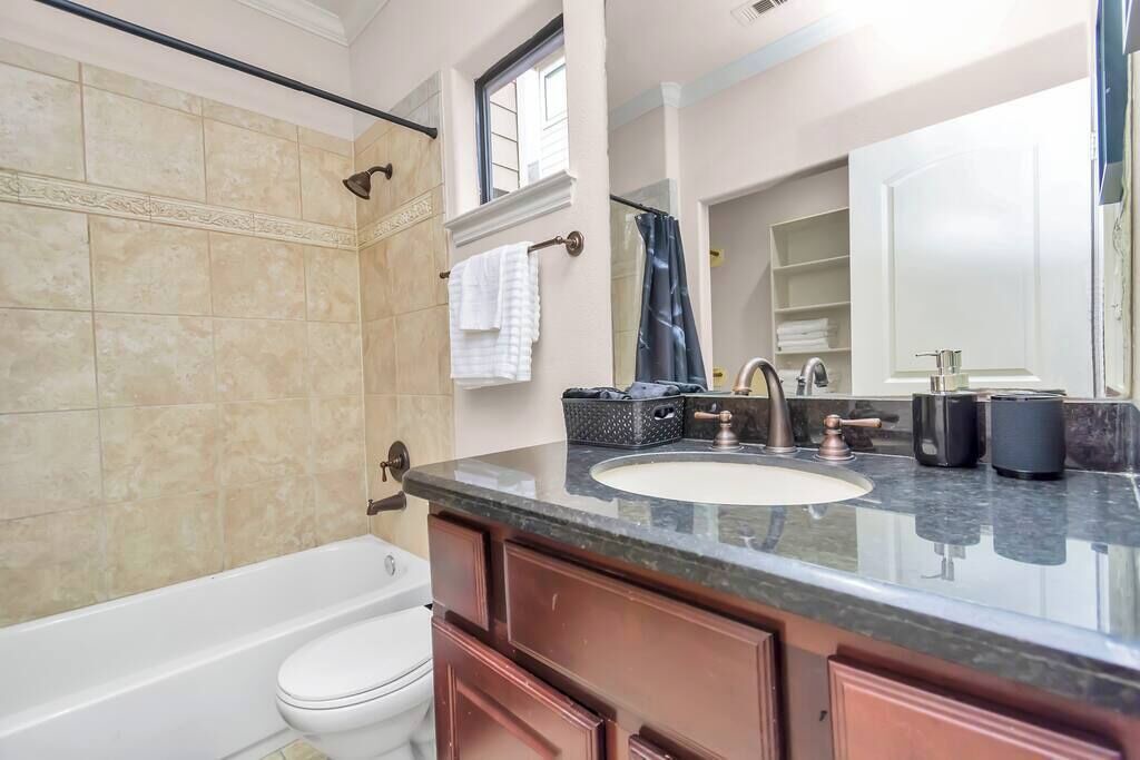 Photo of Bathroom in Woodlake - Briar Meadow