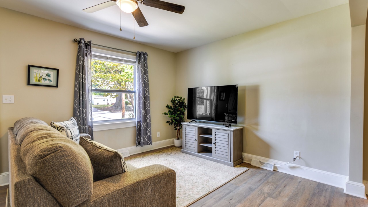 Photo of Livingroom in Hopewell