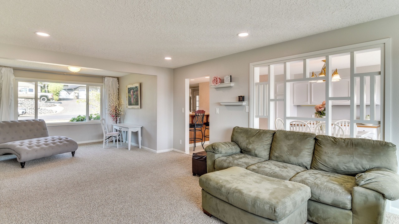 Photo of Livingroom in Forest Grove