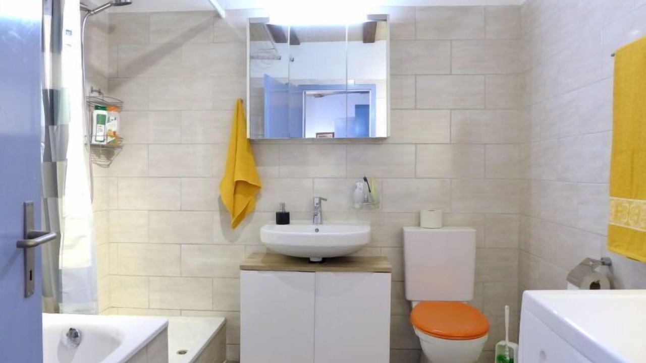 Photo of Bathroom in Boenigen