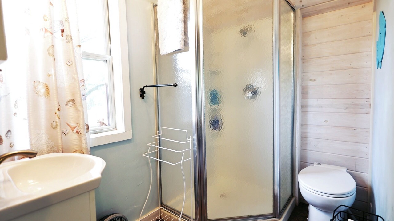 Photo of Bathroom in Pottsboro