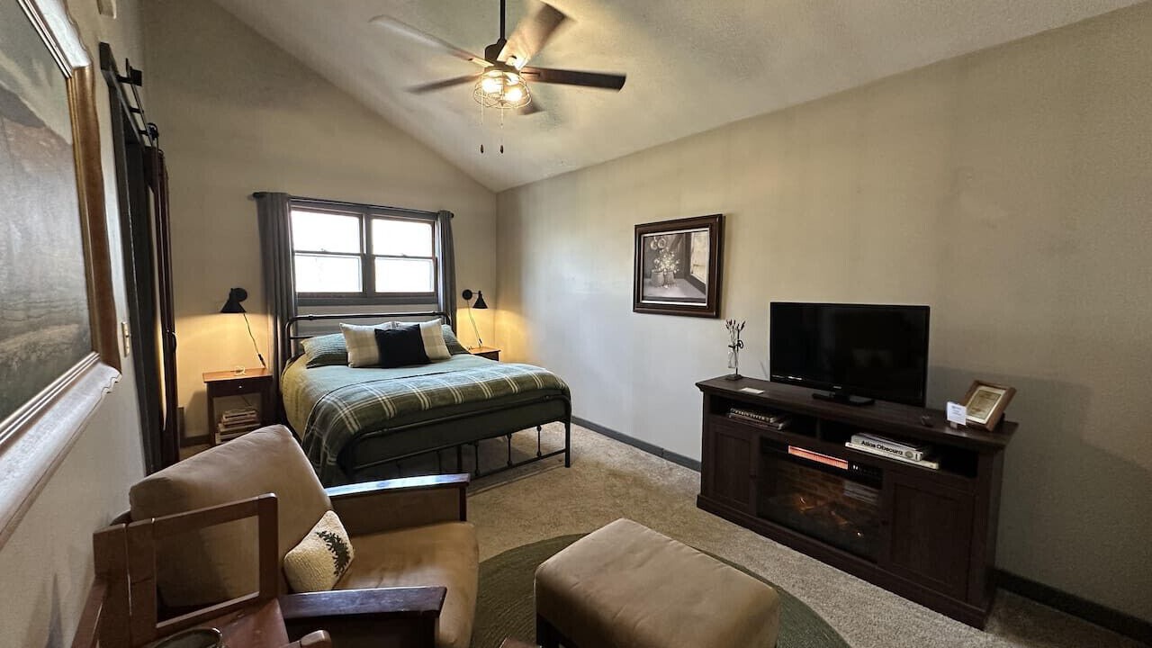 Photo of Bedroom in Gnaw Bone