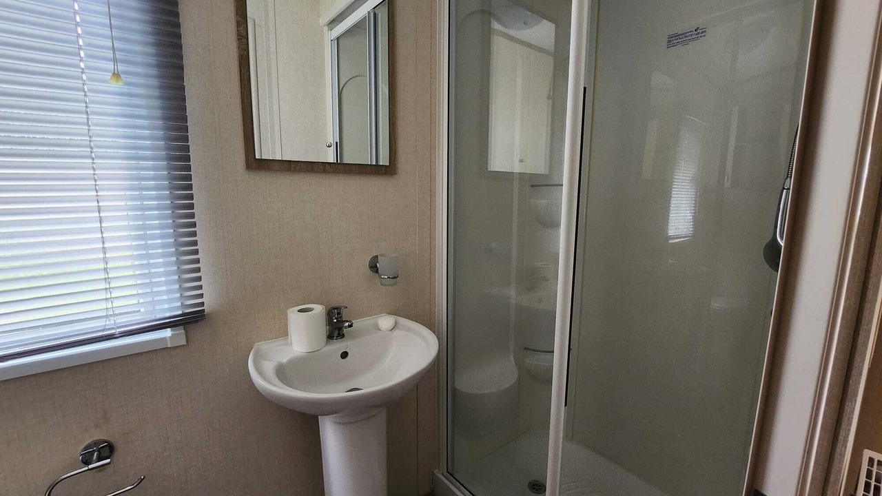 Photo of Bathroom in St Margaret's at Cliffe