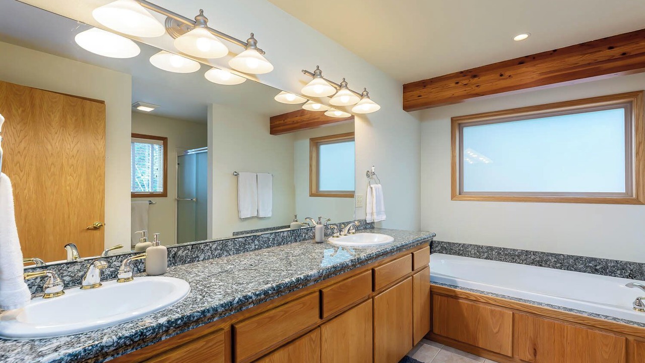 Photo of Bathroom in Crescent