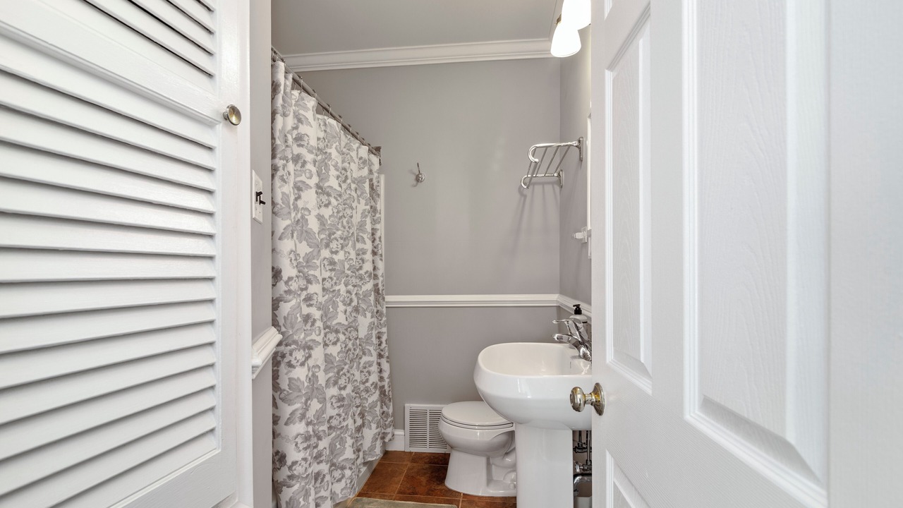 Photo of Bathroom in Palmyra