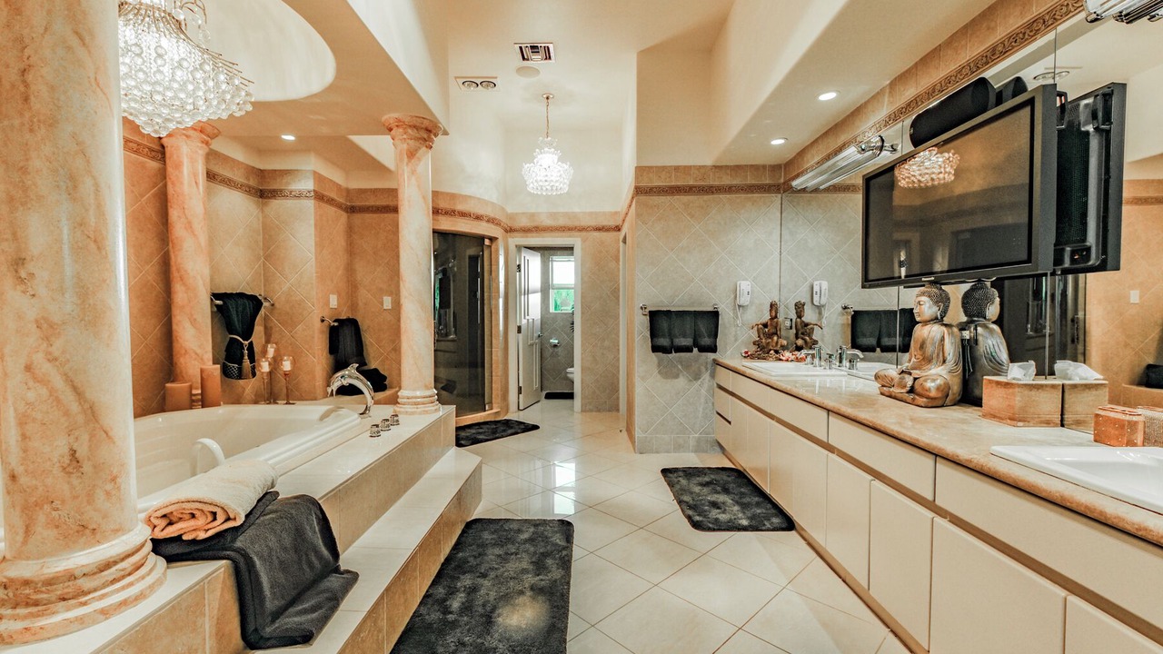 Photo of Bathroom in Canyon Gate