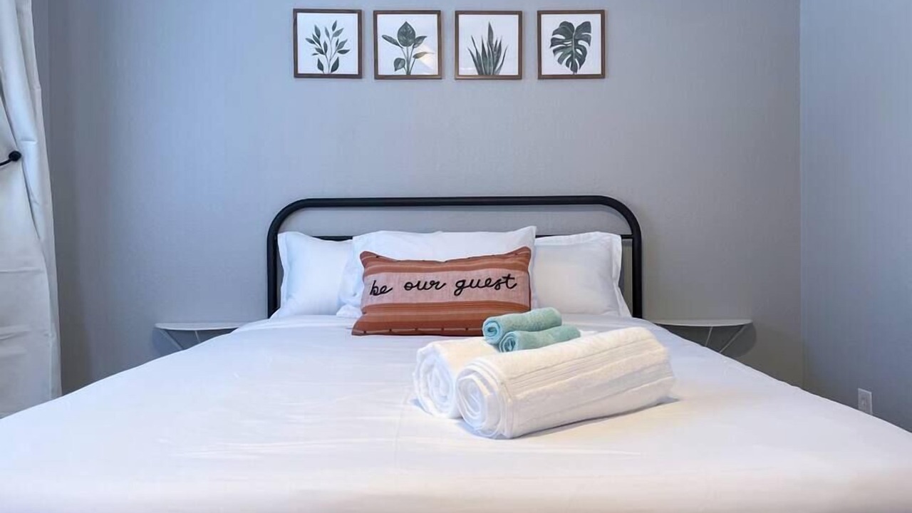 Photo of Bedroom in Arden-Arcade