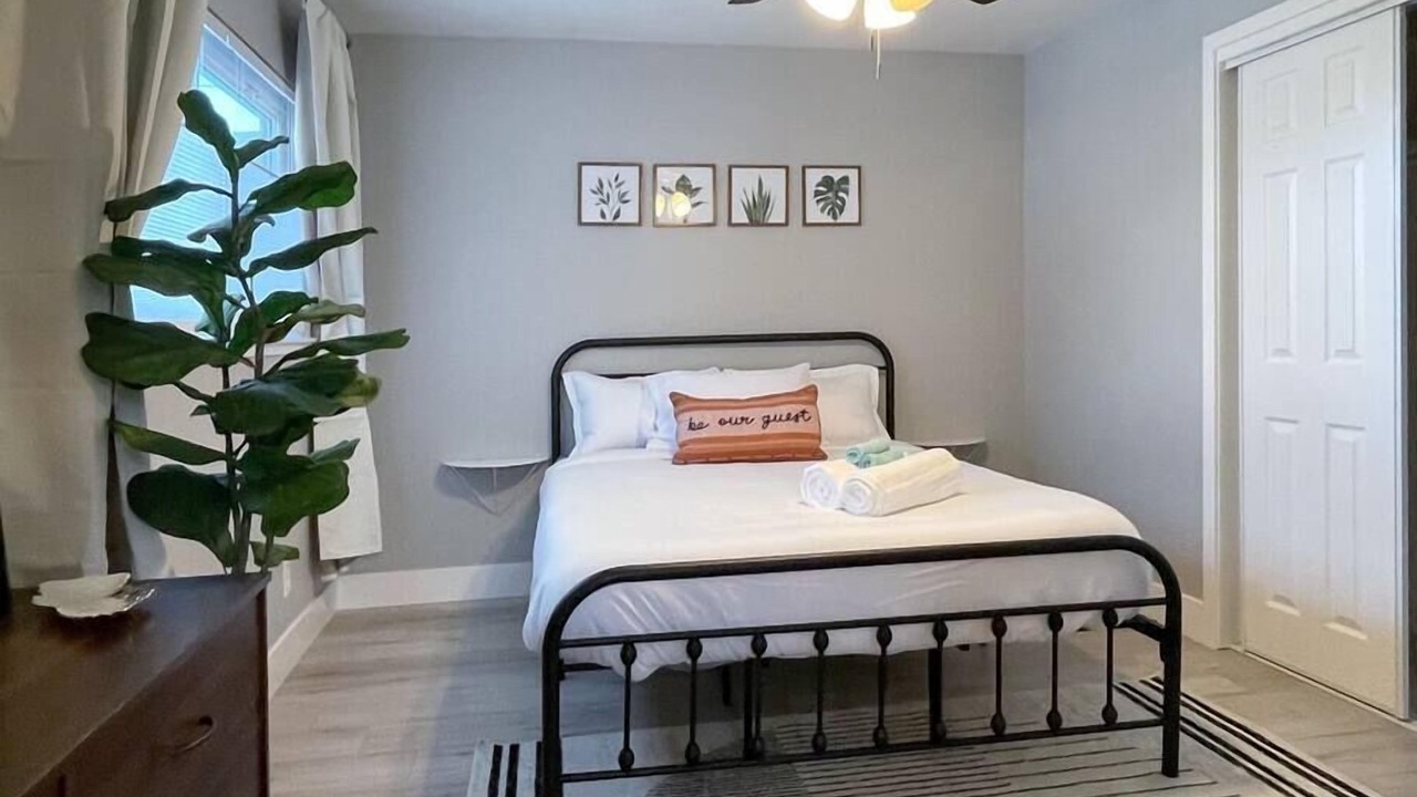 Photo of Bedroom in Arden-Arcade