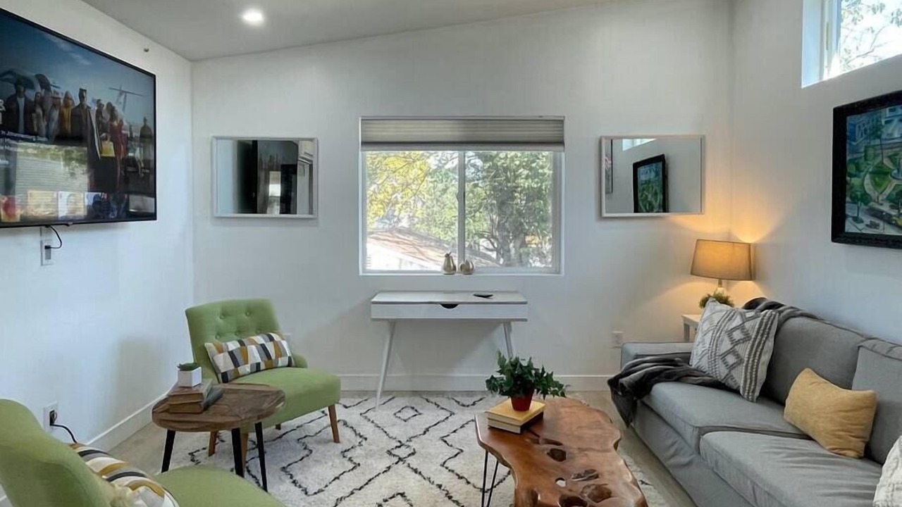 Photo of Livingroom in North Oak Park