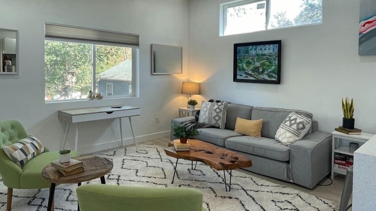 Photo of Livingroom in North Oak Park