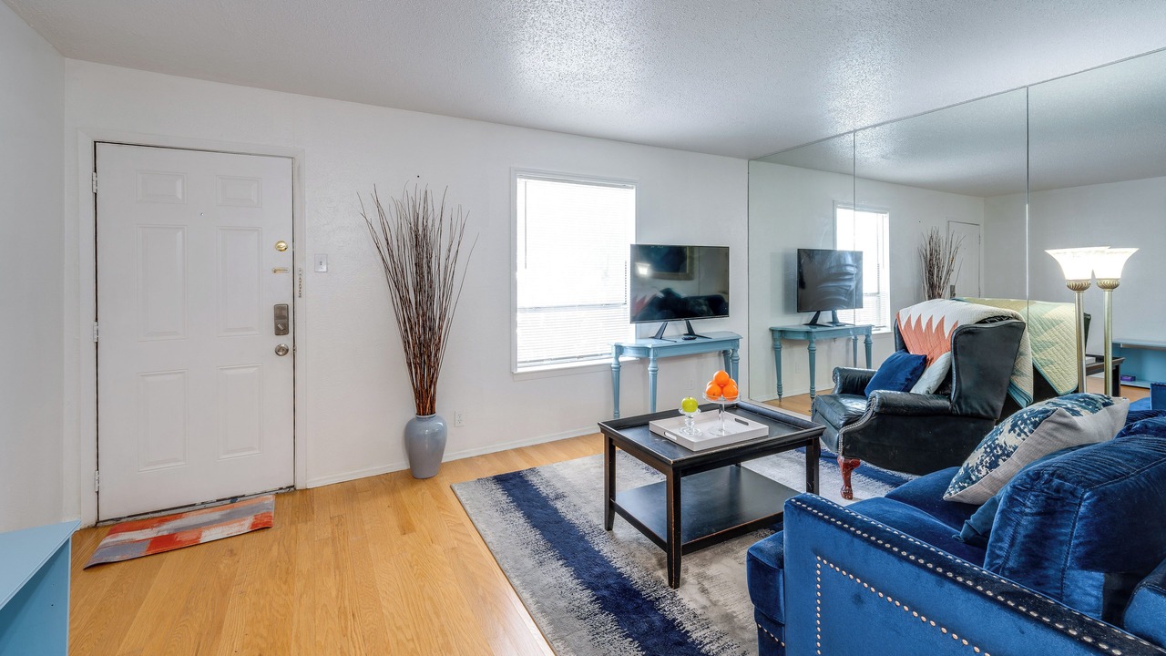 Photo of Livingroom in Knox - Henderson