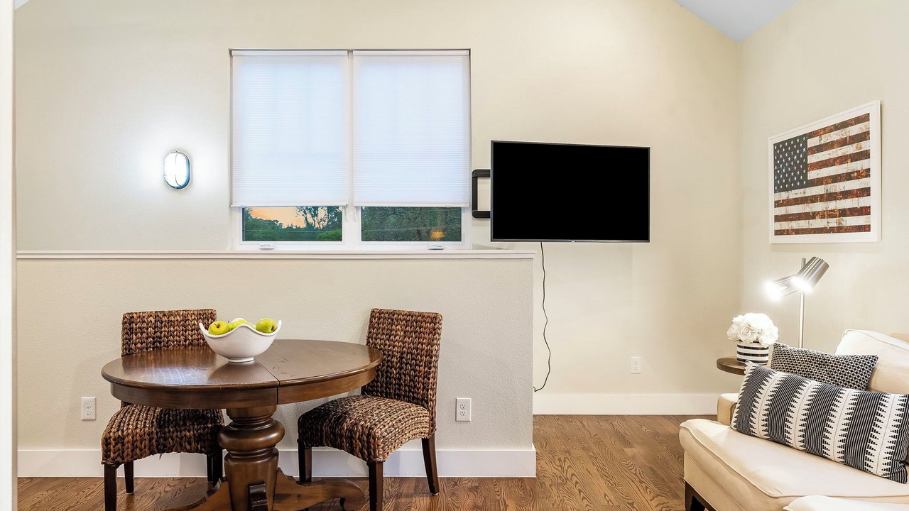 Photo of Livingroom in Downtown