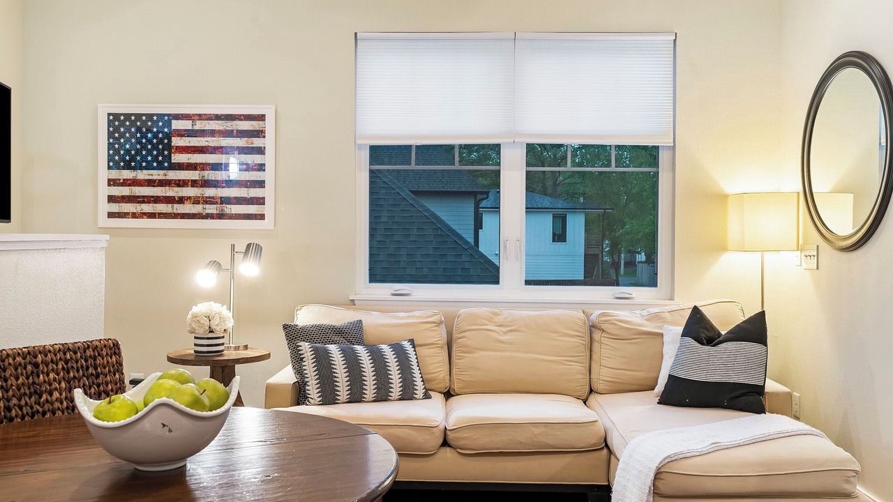 Photo of Livingroom in Downtown