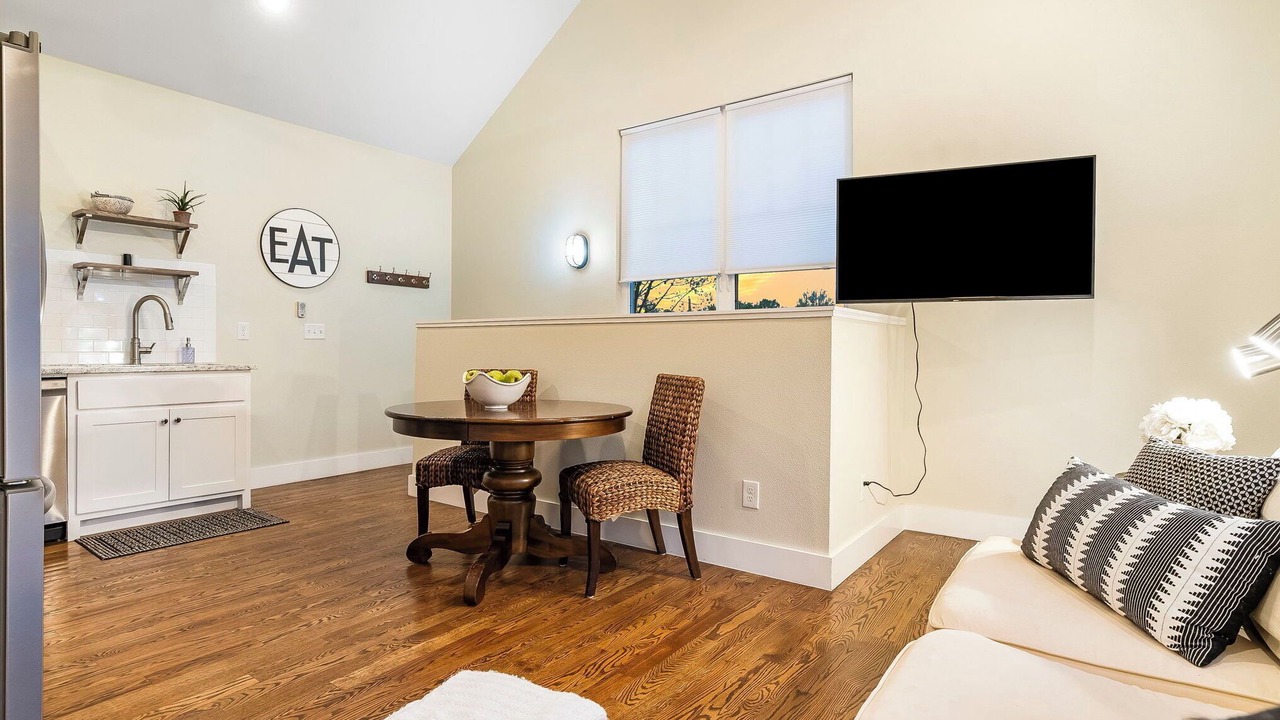 Photo of Livingroom in Downtown