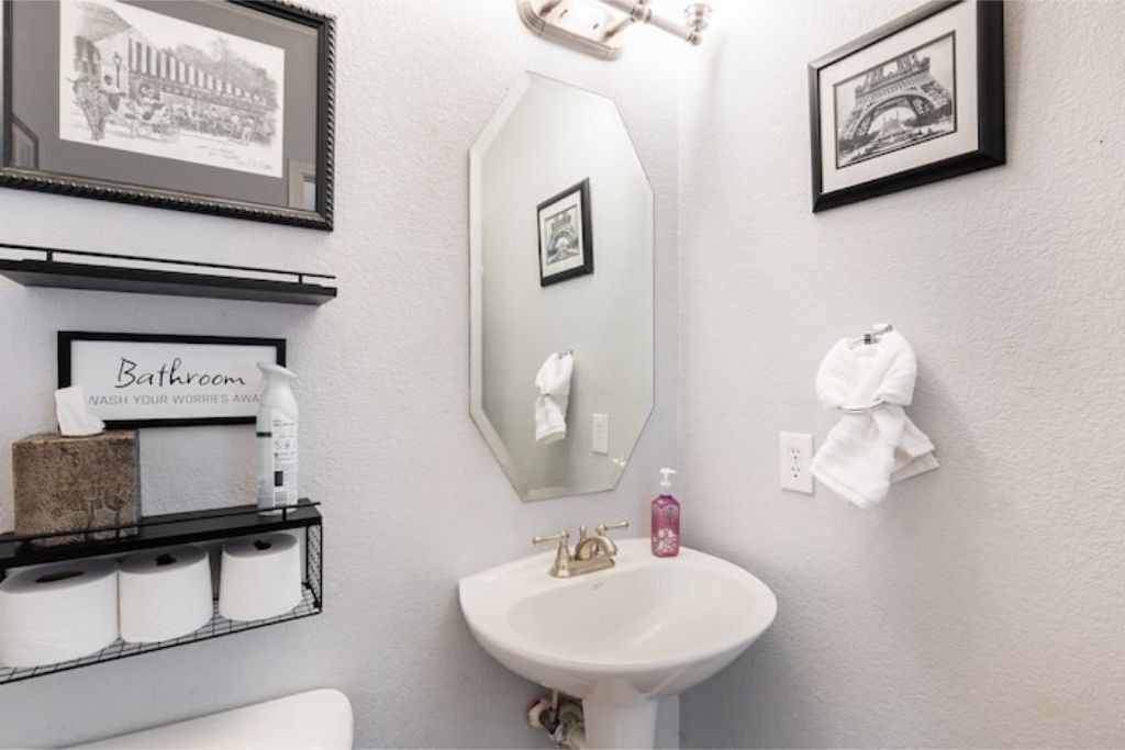 Photo of Bathroom in Elmo