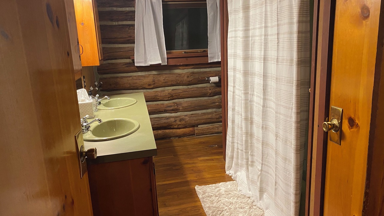 Photo of Bathroom in Shinglehouse
