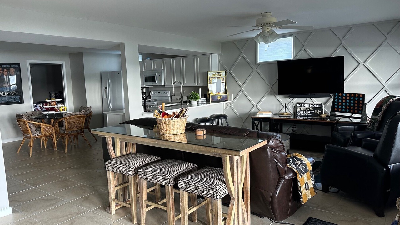 Photo of Livingroom in Twin Oaks