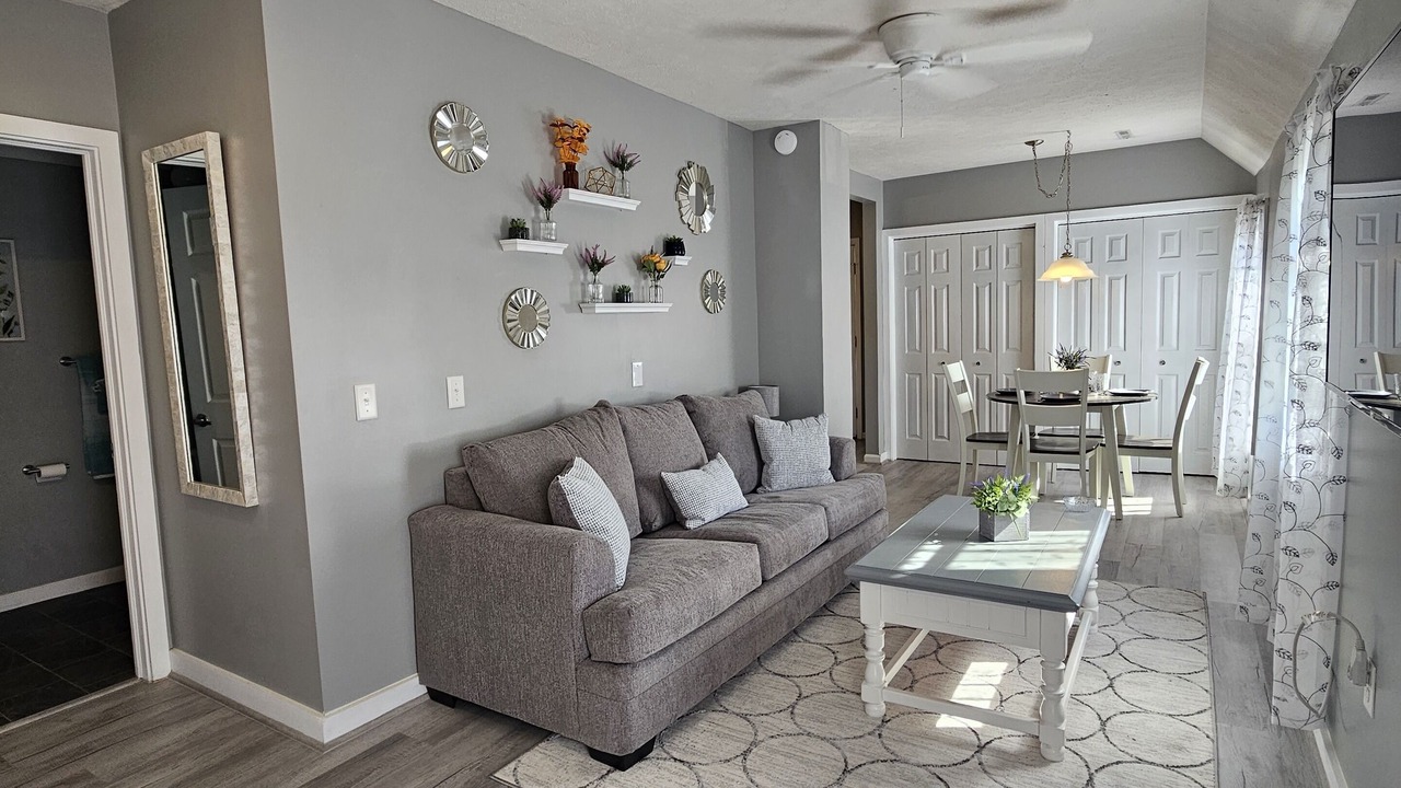 Photo of Livingroom in Warren