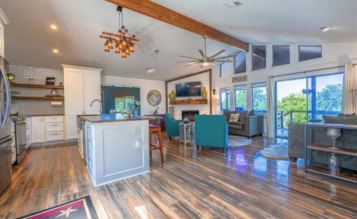 Photo of Livingroom in Whitney