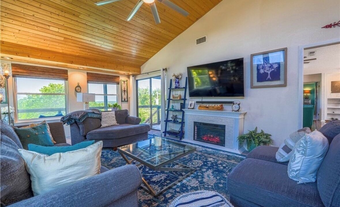Photo of Livingroom in Whitney
