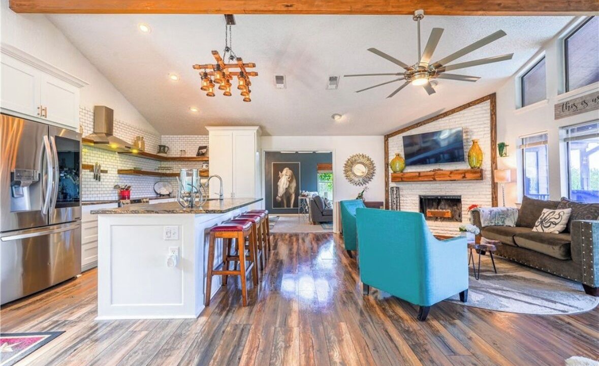 Photo of Livingroom in Whitney