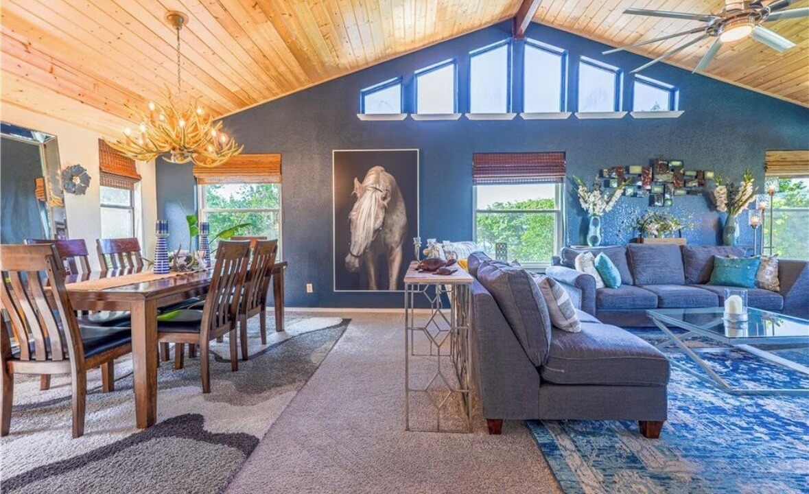 Photo of Livingroom in Whitney