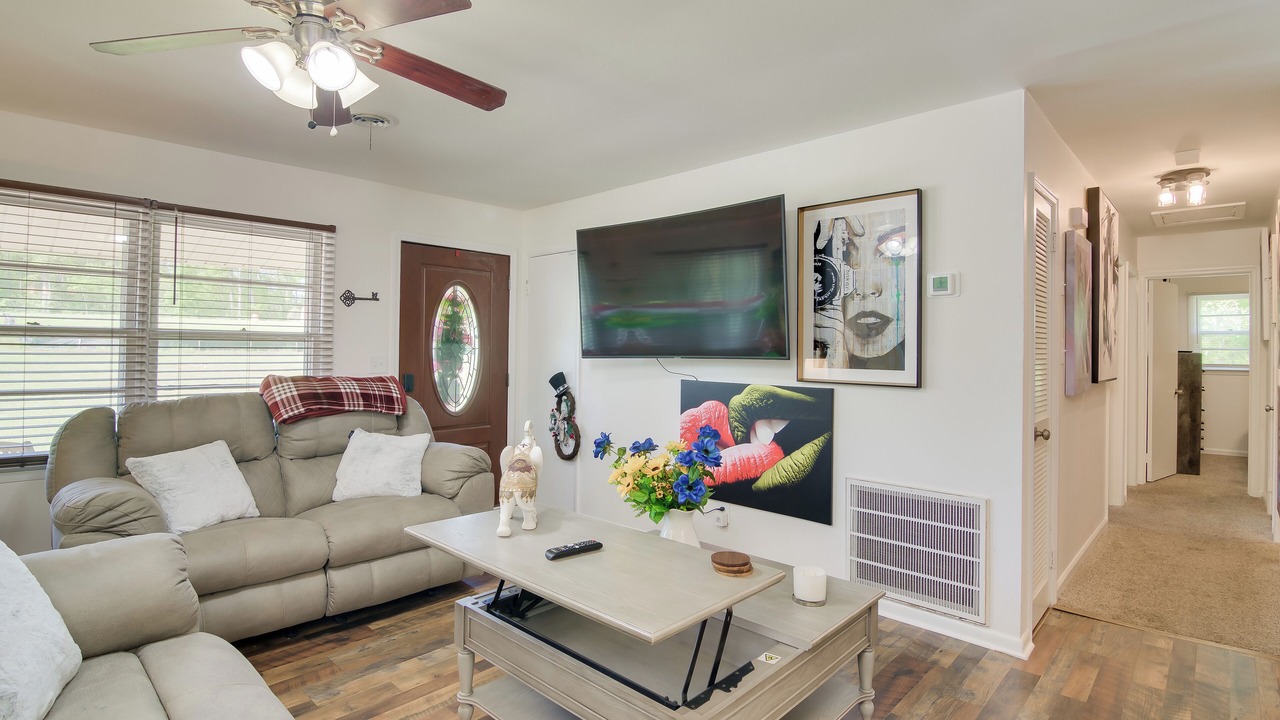 Photo of Livingroom in Matthews