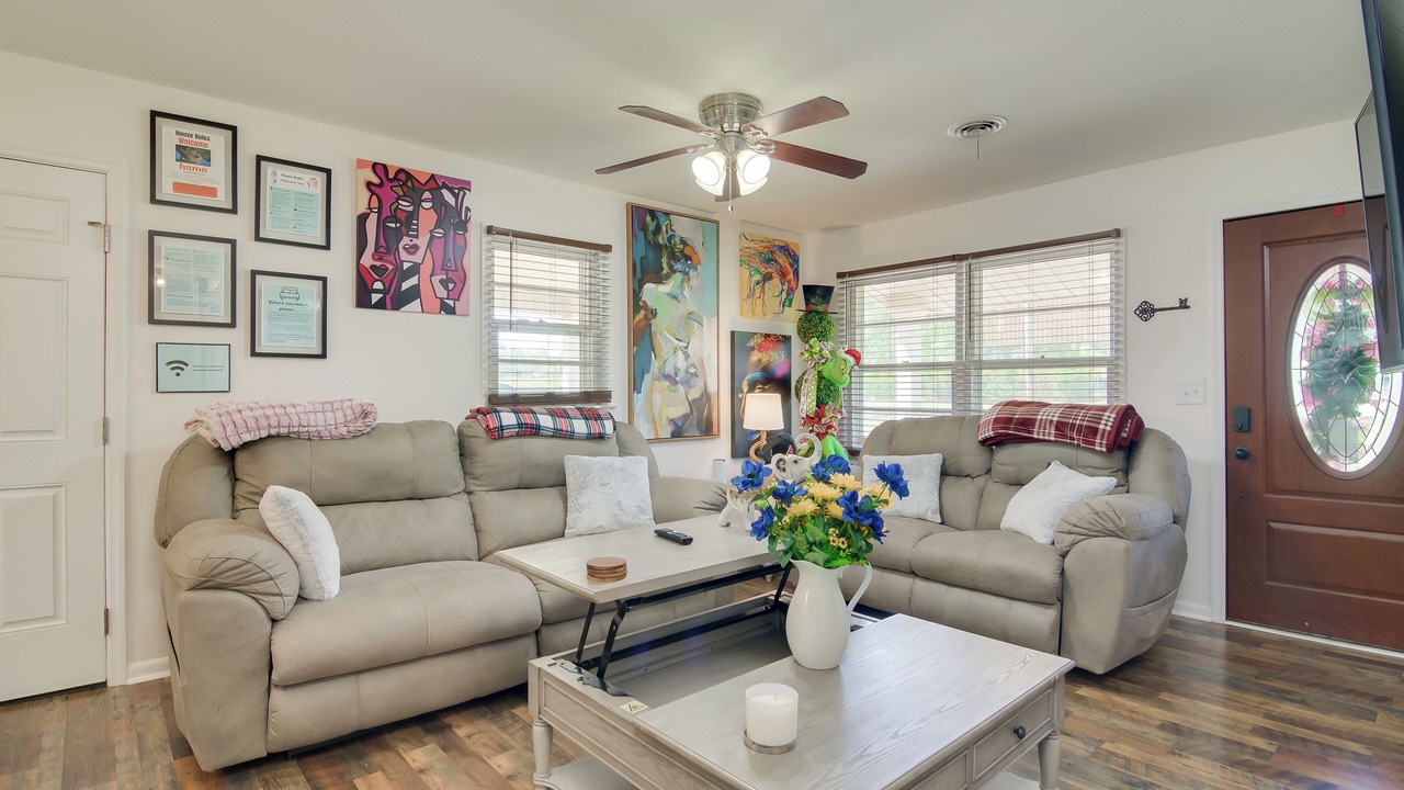 Photo of Livingroom in Matthews
