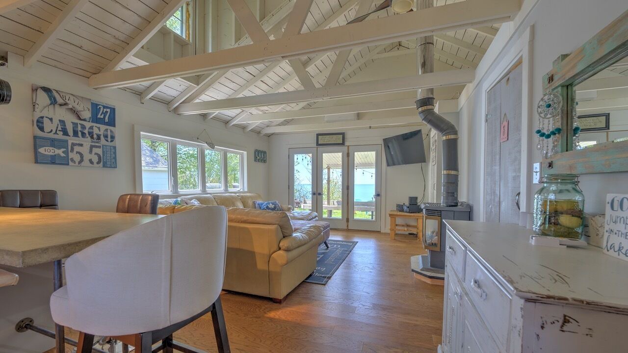 Photo of Livingroom in Central Huron