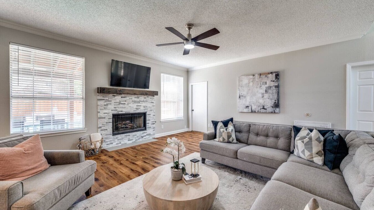 Photo of Livingroom in The Colony