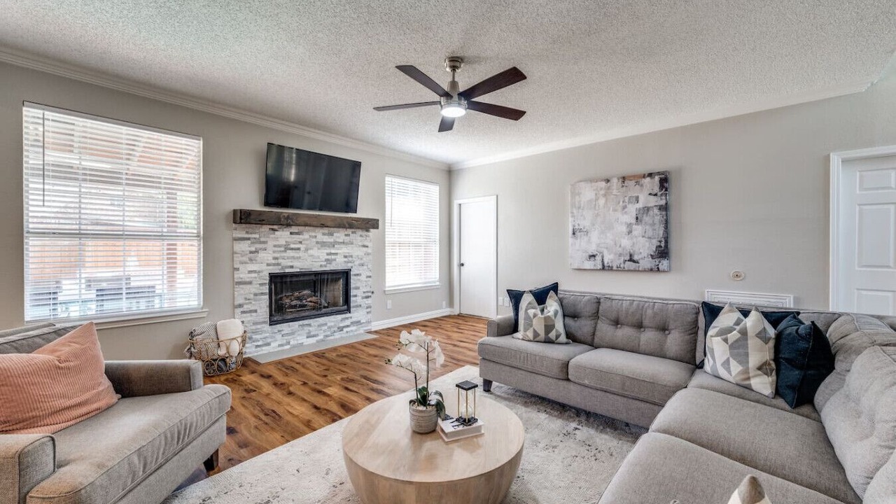 Photo of Livingroom in The Colony