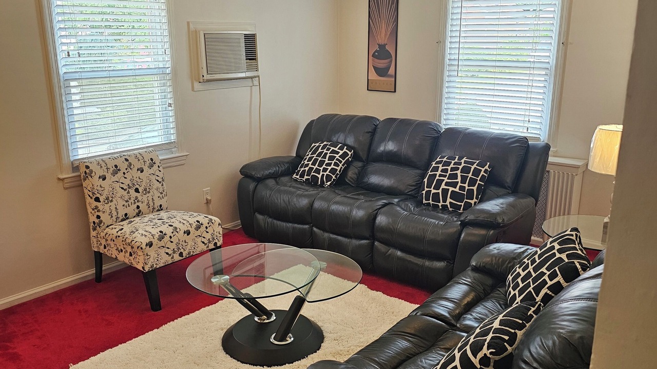 Photo of Livingroom in Elmont