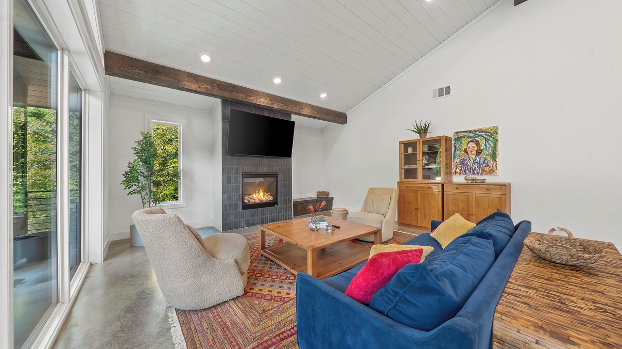 Photo of Livingroom in Broken Bow