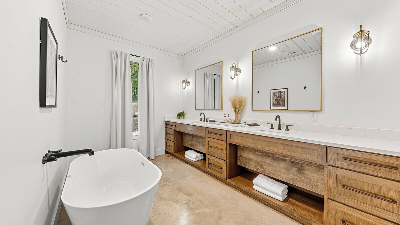 Photo of Bathroom in Broken Bow