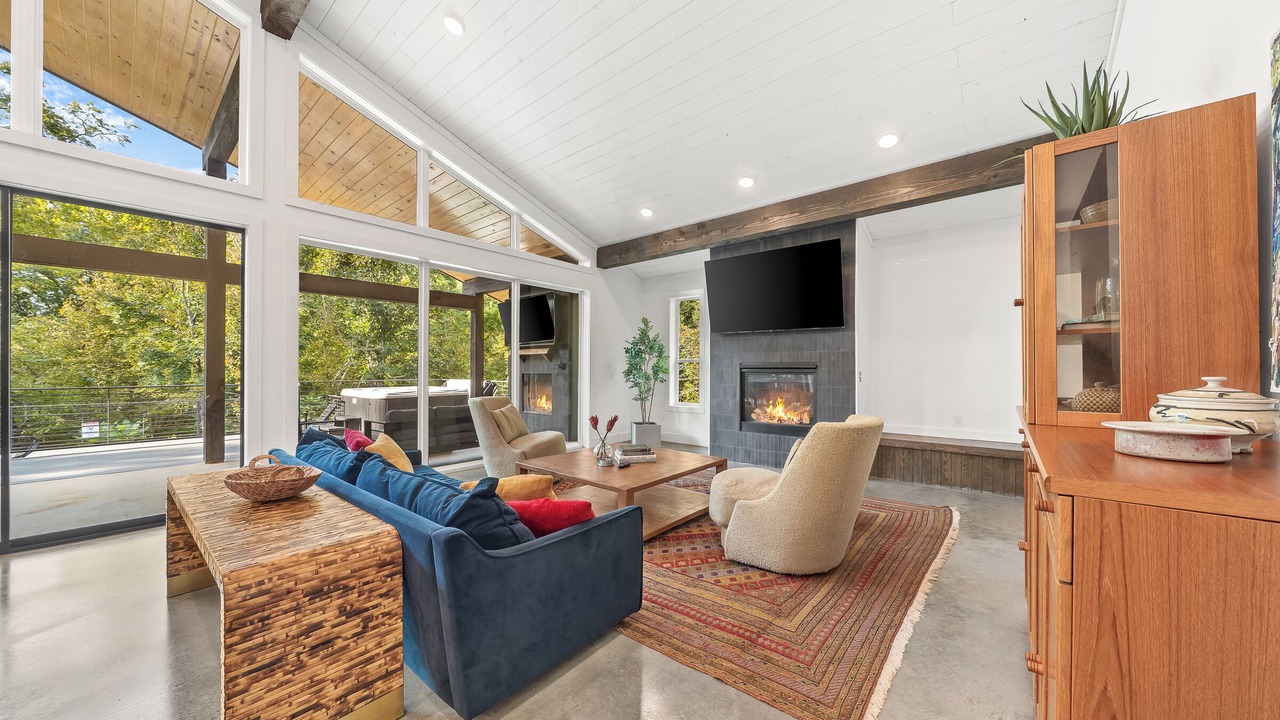 Photo of Livingroom in Broken Bow