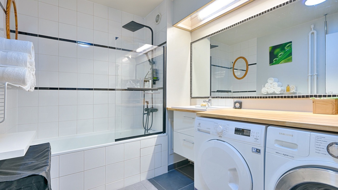 Photo of Bathroom in Champs Elysees