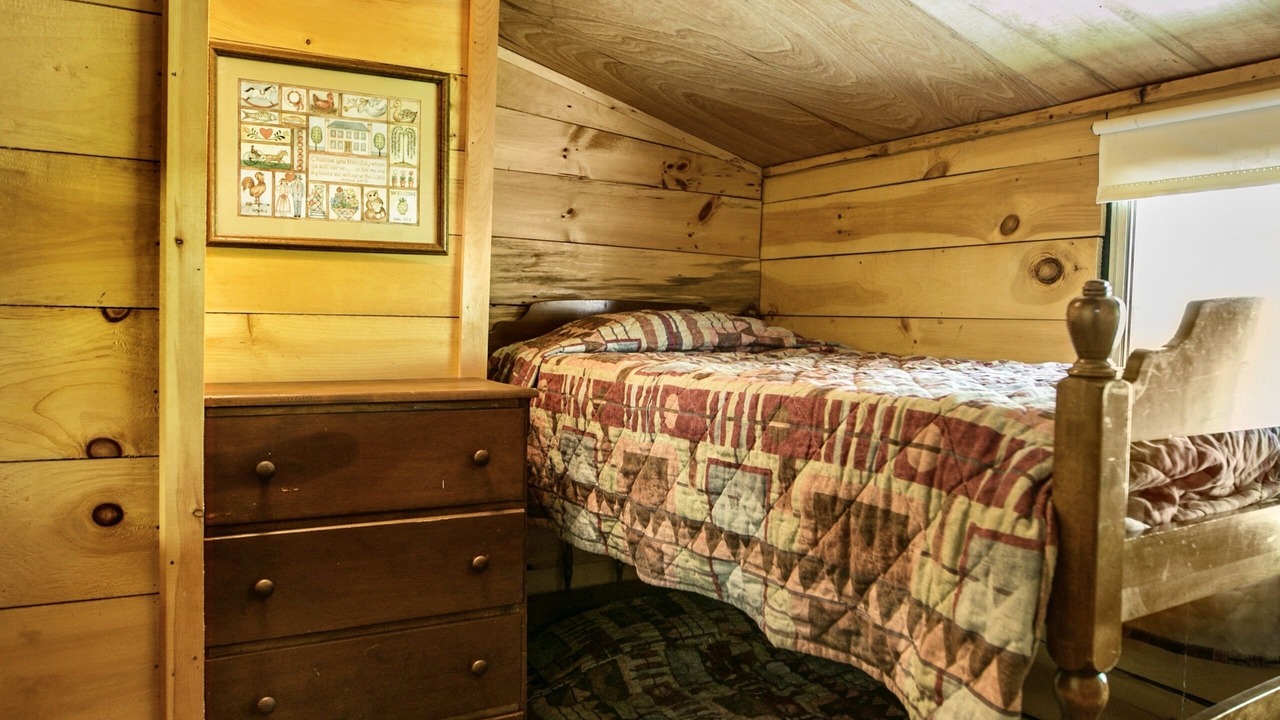 Photo of Bedroom in Indian Lake