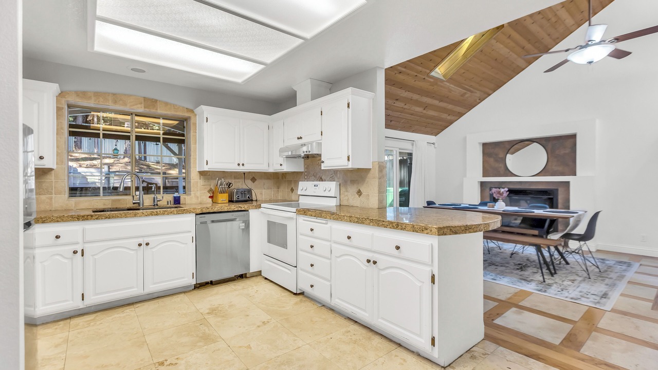 Photo of Kitchen in Alta Sierra