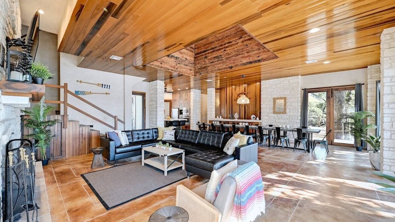 Photo of Livingroom in Circle J Ranch Lakeside