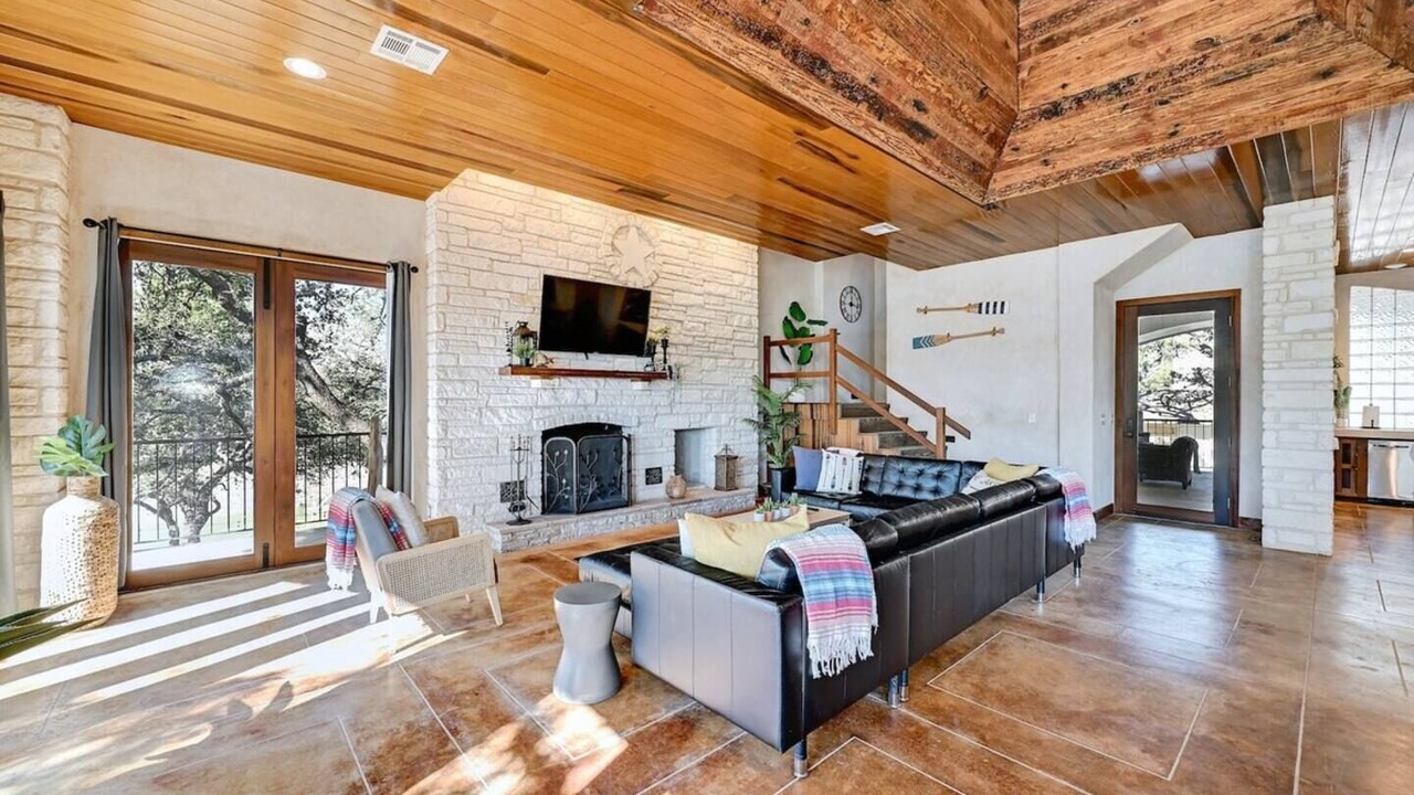 Photo of Livingroom in Circle J Ranch Lakeside