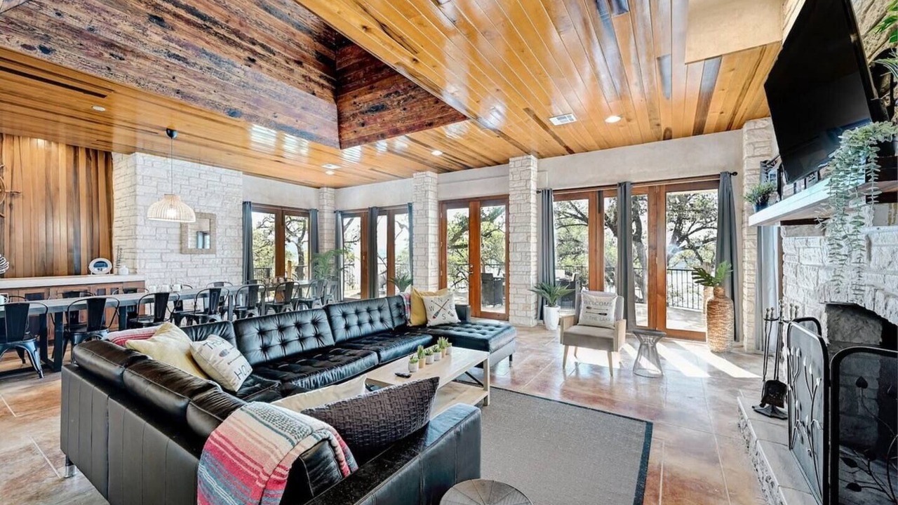 Photo of Livingroom in Circle J Ranch Lakeside