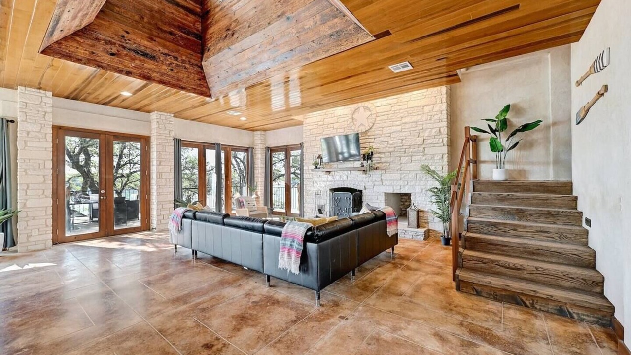 Photo of Livingroom in Circle J Ranch Lakeside