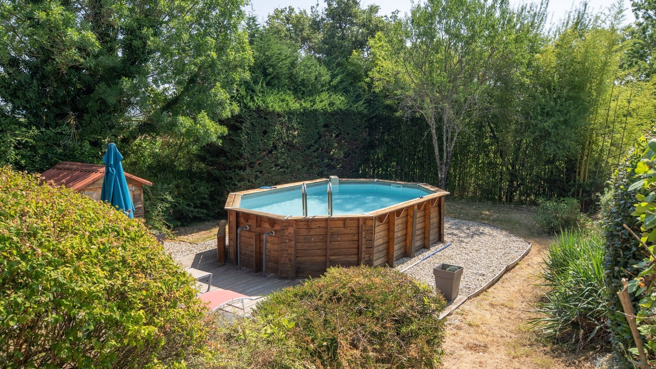Photo of Outdoor in Berrias-et-Casteljau