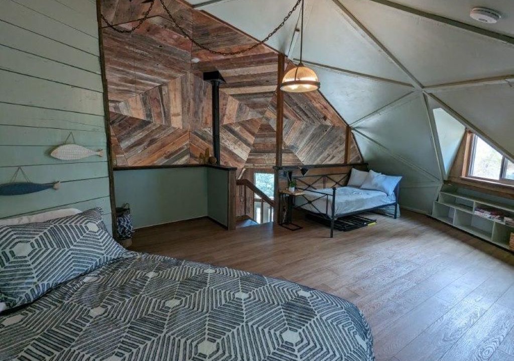 Photo of Bedroom in Oak Shores