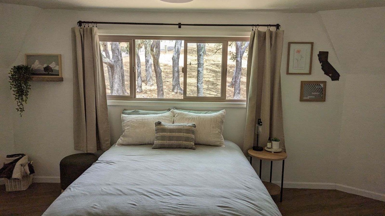 Photo of Bedroom in Oak Shores