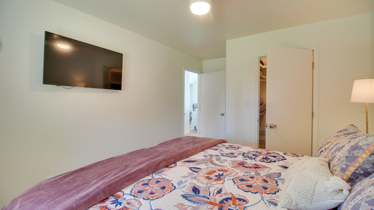 Photo of Bedroom in Grove