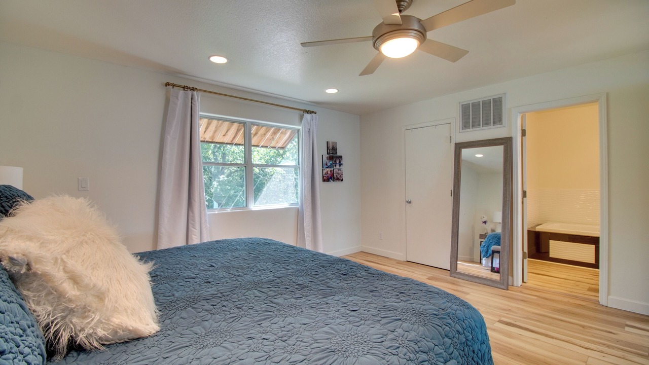 Photo of Bedroom in Grove
