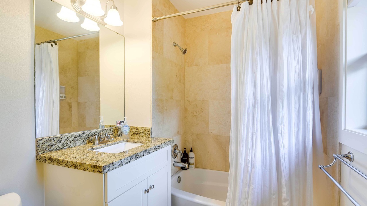 Photo of Bathroom in Hitchcock